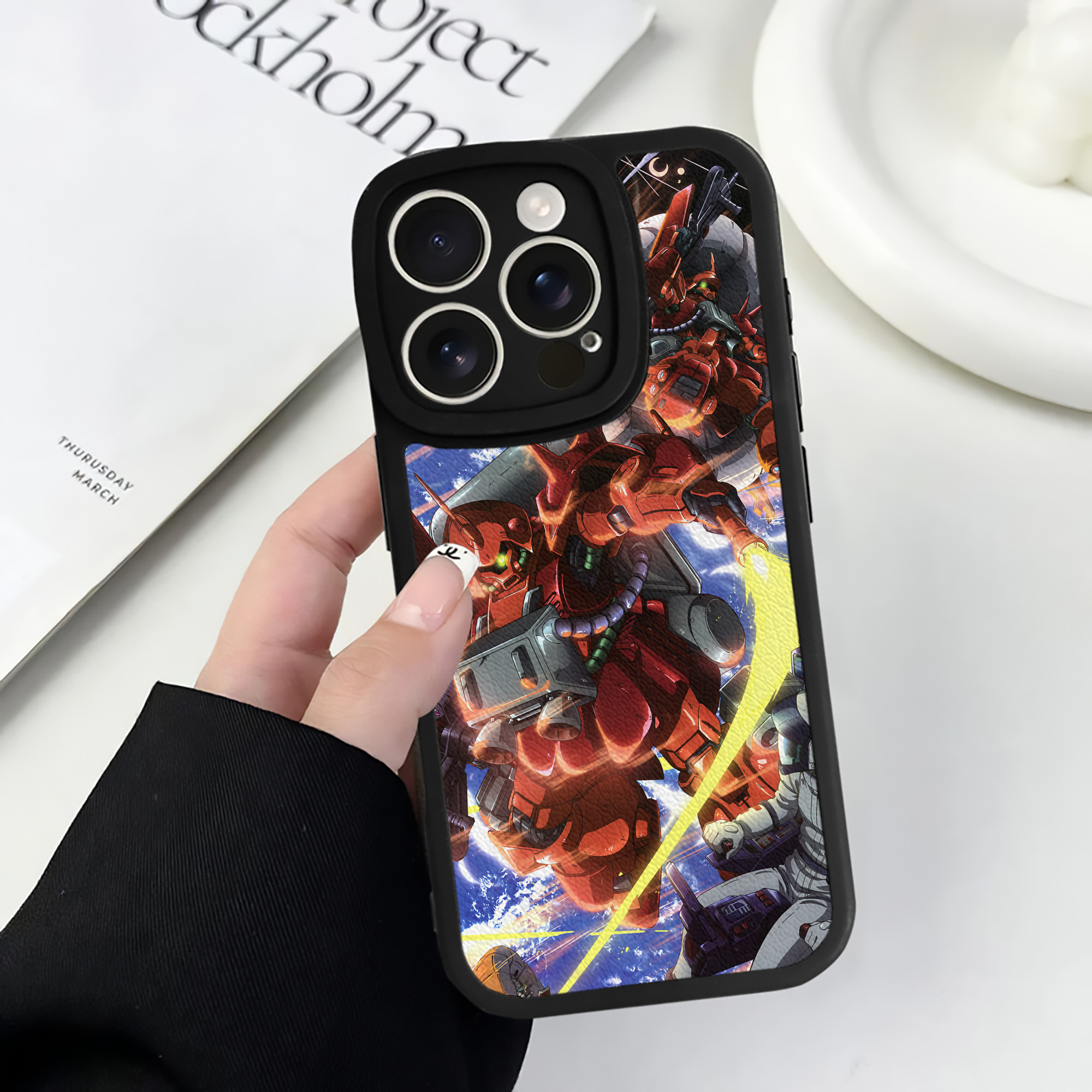 （画像用） 機動戦士ガンダム Mobile Suit Gundam 【iPhone 16シリーズ対応】シリコンスマホケース（レザー調） 材質：シリコン